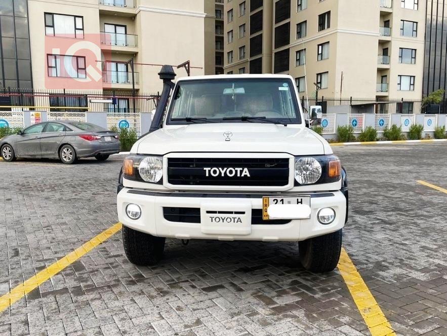 تويوتا لاند كروزر 70 بيك اب